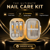 Kit de manucure orange et gris avec coupe-ongles, ciseaux à ongles, fourche à cuticules, pince à épiler et lime à ongles dans un étui de voyage