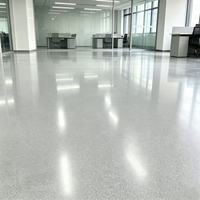 Revêtement liquide autolissant en résine époxy sans solvant, sable coloré, application au pinceau, sol décoratif sans joint
