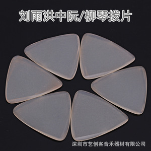 Púa de guitarra Dongguan Yichuangke de plástico con acabado mate para instrumentos de cuerda - Product Image 3