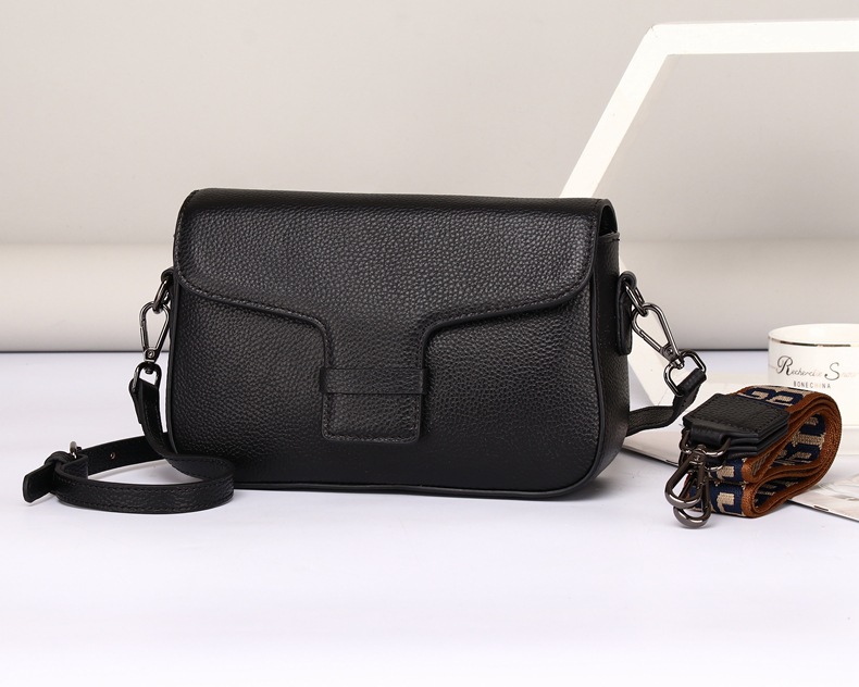 Wholesale rts genuine cowhide leather small handbag for women 2023 new sling shoulder crossbody purse fashion ladies' bag