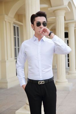 Camisa blanca de manga larga