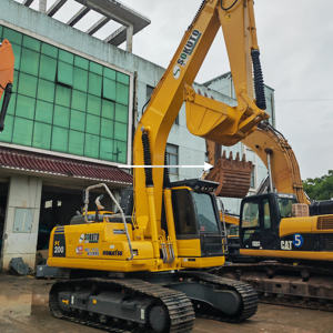 Excavatrice sur chenilles Komatsu PC200 d'occasion, classe 20 tonnes, matériel de terrassement d'origine japonaise - Product Image 1