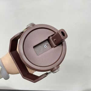 Bouteille d'eau en acier inoxydable de 30 oz avec couvercle à clapet et paille, plaquée or miroir sous revêtement en poudre chocolatée, pour gravure laser - Product Image 5