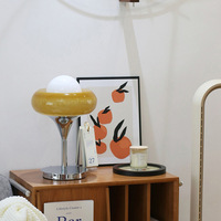 Lampadaire de salon au design nordique simple et rétro médiéval, lampe de table moderne de luxe léger pour chambre à coucher