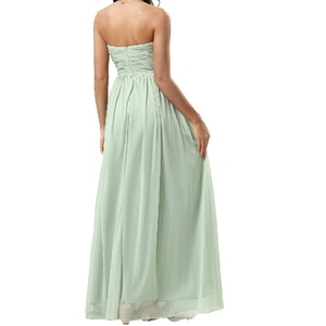 Fabricant de vêtements sur mesure – Robe de bal longue en mousseline de soie vert sauge, sans bretelles, torsadée devant, convertible, pour demoiselle d'honneur, grande taille, avec volants - Product Image 3