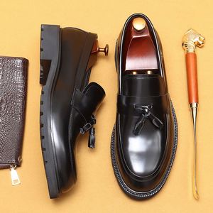 Mocassins en cuir véritable pour hommes, bout rond, à pampilles, à enfiler, semelle en caoutchouc, amortis, toutes saisons, chaussures décontractées et habillées - Product Image 1