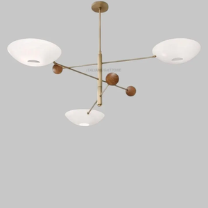 Lustre Sputnik de luxe de style mid-century, combinaison laiton et bois, 3 lumières, avec abat-jour noirs, style moderne - Product Image 3