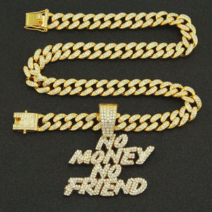 Ciondolo Personalizzato Hip Hop con Scritta 'No Money No Friend', Charm con Catena Cubana Ghiacciata - Product Image 6