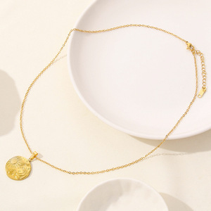 Collar de Moda para Mujer, Acero Inoxidable, Chapado en Oro de 18K, con Diseño de <span class=keywords><strong>Luna</strong></span> y Estrella - Product Image 4