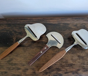 Trancheurs <span class=keywords><strong>à</strong></span> <span class=keywords><strong>fromage</strong></span> modernes du milieu du siècle avec manche en bois, couteau <span class=keywords><strong>à</strong></span> <span class=keywords><strong>fromage</strong></span> <span class=keywords><strong>de</strong></span> luxe, trancheuse <span class=keywords><strong>à</strong></span> <span class=keywords><strong>fromage</strong></span> en bois, <span class=keywords><strong>râpe</strong></span> <span class=keywords><strong>à</strong></span> <span class=keywords><strong>fromage</strong></span> industrielle - Product Image 2