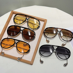 Occhiali <span class=keywords><strong>da</strong></span> sole <span class=keywords><strong>da</strong></span> donna alla moda di marca Designer occhiali decorativi per viaggi all'aperto vacanze occhiali <span class=keywords><strong>da</strong></span> <span class=keywords><strong>vista</strong></span> oversize per la <span class=keywords><strong>protezione</strong></span> <span class=keywords><strong>UV</strong></span> - Product Image 2