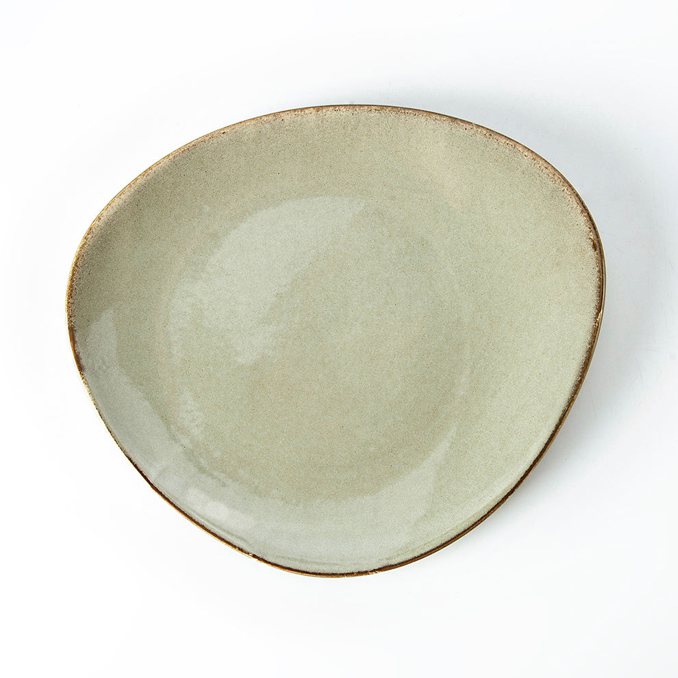 8.5" Triangular dinner plate
