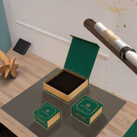 Boîte cadeau magnétique rigide en carton gris recyclable avec logo personnalisé, doublure en éponge, vernissage UV localisé, emballage haut de gamme pour bijoux et montres