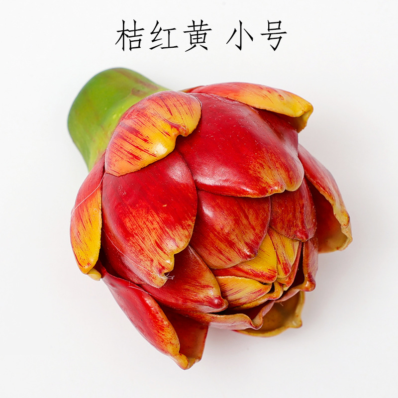 Cabeza de piña pequeña, color amarillo anaranjado.