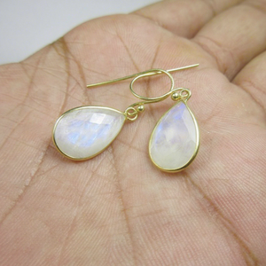 Nanplanetsilver Pendientes Colgantes Unisex de Plata de Ley Bañada en Oro con Piedra Lunar Arcoíris en Forma de Pera, Joyería de Moda con Gema - Product Image 1