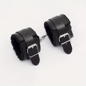 3 pièces Noires SM Menottes et attaches de cheville en cuir et peluche, Accessoires de bondage, Jouets de contrainte sexuelle, Jouets de séduction pour couples, Dés sexuels, Jouets pour adultes - Product Image 2