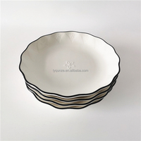 Assiette creuse en porcelaine à motif floral en relief de 8 pouces, bord festonné ondulé, assiette profonde en céramique pour pâtes et salades