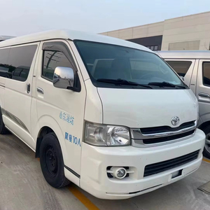 Venta Especial: Camioneta TOYOTA HIACE de 18 Asientos con Transmisión Manual y Emisión Euro 4, Su Elección Ideal para Viajes Cómodos - Product Image 1