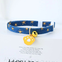 Collier pour chat avec clochettes, boucle de sécurité, imperméable, en polyester doux, motif uni, design élégant, accessoire mignon