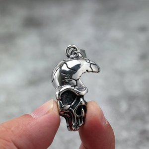 Collier pendentif crâne en acier inoxydable pour homme, style punk, design asymétrique, forme géométrique, bijoux tendance - Product Image 4