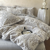 Ensemble de quatre pièces en fourrure de lapin, mousse de lait, draps, taies d'oreiller, ensembles de housses de couette