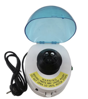 Mini centrifugeuse de laboratoire MC 04 avec structure compacte, couvercle transparent, commande tactile pour la séparation et l'analyse des échantillons de routine