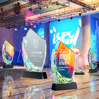 Trophées et récompenses en acrylique poli, design créatif, durables, pour entreprises, impression UV, prix bas, petite taille, vente en gros