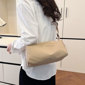 Sac à main sportif léger en PU pour femmes, capacité de 1 L, fermeture éclair, pliable, couleur personnalisable, logo, sac à bandoulière unique, sac sous le bras - Product Image 1