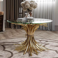 Table basse de luxe moderne en acier inoxydable et verre, avec décoration artisanale en laiton motif épi de blé, pour hall d'hôtel