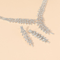 Collier chaîne à griffes vintage de style européen et américain avec pendentif en perle, accessoire de chaîne de collier