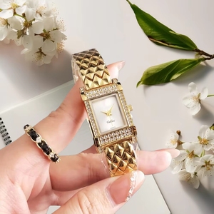 Orologio al Quarzo da Donna <span class=keywords><strong>di</strong></span> <span class=keywords><strong>Marca</strong></span>, Quadrante Quadrato Argento con Strass, Bracciale Trapuntato, Elegante e Lussuoso - Product Image 4