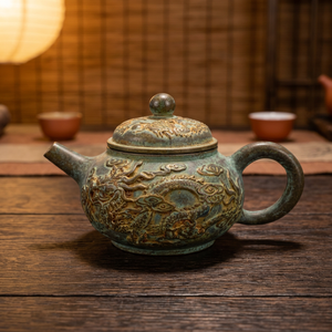 Théière orientale avec motif de dragon, glaçure verte, avec couvercle et poignée - Product Image 5