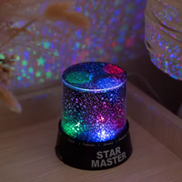 Veilleuse LED moderne Nouveau design Projecteur de Noël Ciel étoilé Étoile Lune Lampe romantique colorée Chambre d'enfant Sommeil de bébé