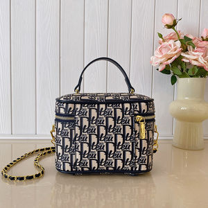 Sac fourre-tout décontracté rétro géométrique pour femme, nouvelle collection automne 2025, en cuir PU durable, avec bandoulière amovible, sac à main portable - Product Image 3