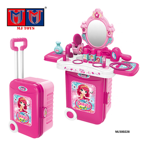 Set di Bellezza 3 in 1 per Bambine, Design a Valigetta, Giocattolo per Trucco e Vestizione - Product Image 2