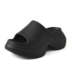 Sandales plates pour femmes Guru, noires, en EVA, à bout ouvert, antidérapantes, décontractées, confortables, pour l'intérieur et l'extérieur - Product Image 5