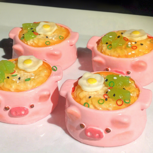 Juguete Blandito de Cerdo Kawaii en Forma de Tazón de Fideos, Juguete Antiestrés Sensorial para Niños y Adultos - Product Image 1