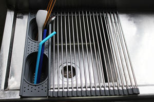 Escurridor de Platos Plegable y Ajustable de Acero Inoxidable 304 para Fregadero de Cocina con Organizador y Soporte para Esponja - Product Image 6