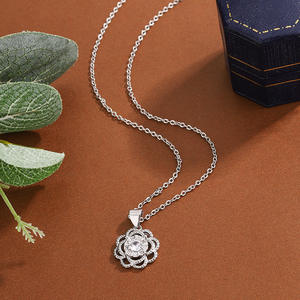 Offre Spéciale KYNL0372 3A Zircon pendentif collier pour femmes à la mode à la mode lame chaîne en laiton matériel numéro forme fleur motif - Product Image 2