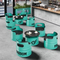 Ensemble table et chaises en fer forgé style industriel, design fût de pétrole, pour 4 personnes, idéal pour salons de thé, gymnases, ateliers de motos de course, et canapés de bar.