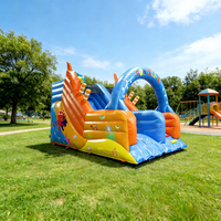 Toboggan gonflable commercial avec escalier, équipement de jeu extérieur coloré, adapté aux jardins, aux fêtes et aux divertissements