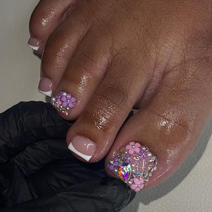 ขายส่ง 12 ชิ้น/ชุด เล็บปลอมอะคริลิคทรงอัลมอนด์ ลายดอกไม้ประดับเพชร 3 มิติ สีขาวสไตล์ฝรั่งเศส พร้อมกาวในตัว - Product Image 2