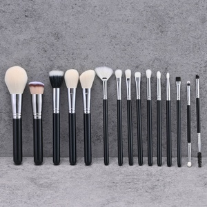 Set di 15 Pennelli da <span class=keywords><strong>Trucco</strong></span> in Fibra Sintetica con Manici in Legno Nero, Pennelli <span class=keywords><strong>per</strong></span> Ombretto e Cipria con Borsa - Product Image 1