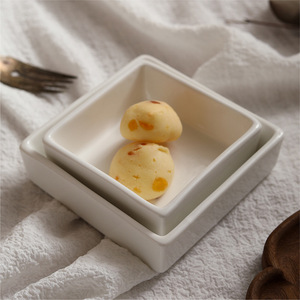 Piatto Quadrato Semplice in Ceramica Bianca per Salse, Antipasti, Tapas, Condimenti - Mini Vassoio per Uso Quotidiano in Casa, Ristorante, Hotel - Product Image 3