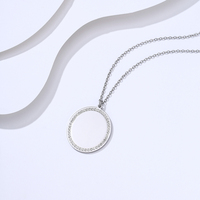Collier pendentif en acier inoxydable étanche plaqué or 18 carats avec lettre gravée accessoire de mode en cristal poli miroir vierge