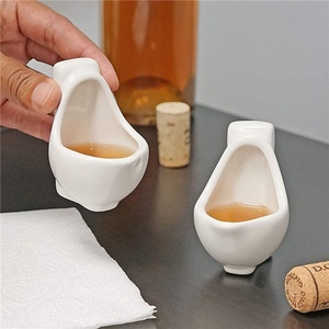 Vente directe d'usine Best-seller 40ml tasse d'urinoir en céramique 2 pièces ensemble amusant nouveauté verre <span class=keywords><strong>à</strong></span> vin pour la rentrée meilleur vendeur Amazon - Product Image 1