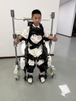 Exosquelette robotisé pour enfant, aide à la marche électrique, utilisé pour la physiothérapie et la rééducation de la marche des enfants