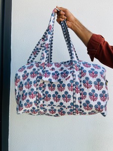 Bolsas de lona grandes acolchadas hechas a mano con estampado floral, bolsa de viaje de tela acolchada para mujer, bolsas de lona reutilizables para la playa y para pasar la noche - Product Image 4