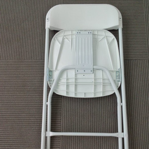 Chaise pliante en plastique à prix abordable pour événements, réceptions et dîners – Chaise pliante en métal blanc pour fêtes - Product Image 4