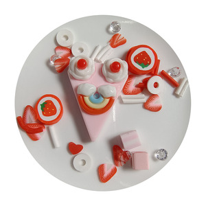 Nuevo Popular 1 bolsa estilo de dibujos animados Kawaii parte posterior plana resina triángulo fresa pastel encantos niños DIY limo relleno artesanía decorativa - Product Image 5